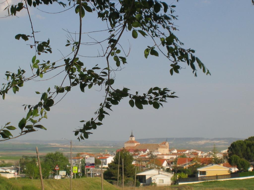 Готель Hospederia El Convento Estremera Екстер'єр фото